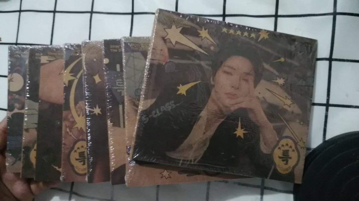 AstridKhianne's tweet photo. Astrid Khianne's UD | #AKupdates
PH ADDRESS ARRIVALS!!!
— SKZoo offline polaroids
— Digipack 1&2nd batch (partial)
— OFFLINE MD POLAROIDS
will be sorting this out and take pictures of it all before sending arrival notices. Please be patient po, ako lang mag isa nakilos. Thanks https://t.co/0TxI2bRzOp