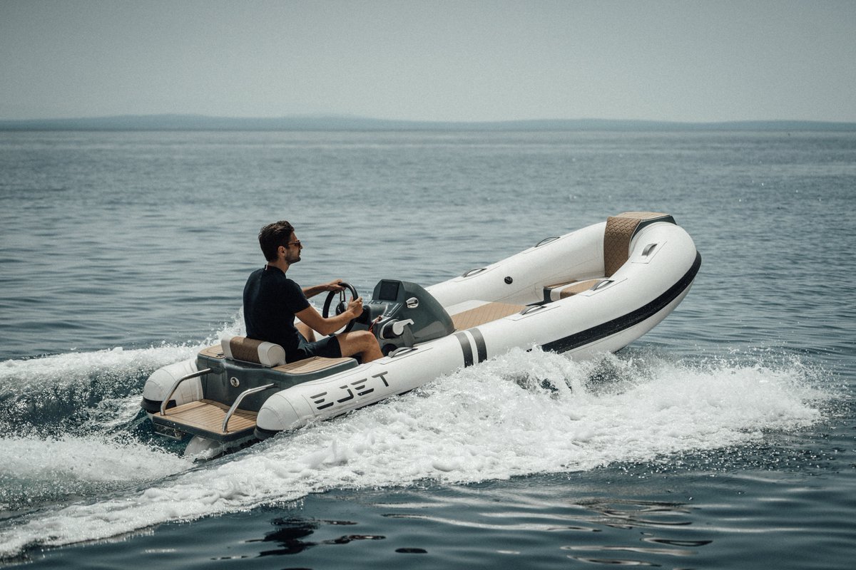 yachtinformer's tweet photo. The world’s first high-performance electric jet.
The new 60 kW powered 4X is now available for purchase, with the 9m model under construction
https://t.co/slLkIQqteO
#electricjet #ejet #yachtinformer