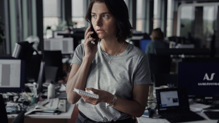 In Enemy of the People on MHz Choice, a journalist writes an unflattering article on a star football player, who's later found dead in his pool. Was it suicide? Murder? Check out our post for a link to the trailer: foreigncrimedrama.com/enemy-of-the-p…