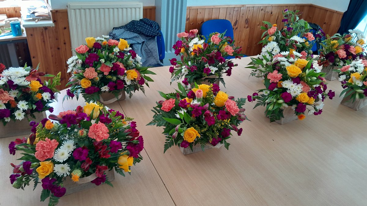 alwcymru's tweet photo. Great to see beautiful flower arrangements made by our learners at @ponthafren mental health charity based in Mid Wales, lead by our wonderful tutor @JayneGriffith11!
#adultlearningwales #adultlearning #adultcourses #flowercourse #wales #flowerarrangements #MidWales #Ponthafren https://t.co/ecIgM5byUJ