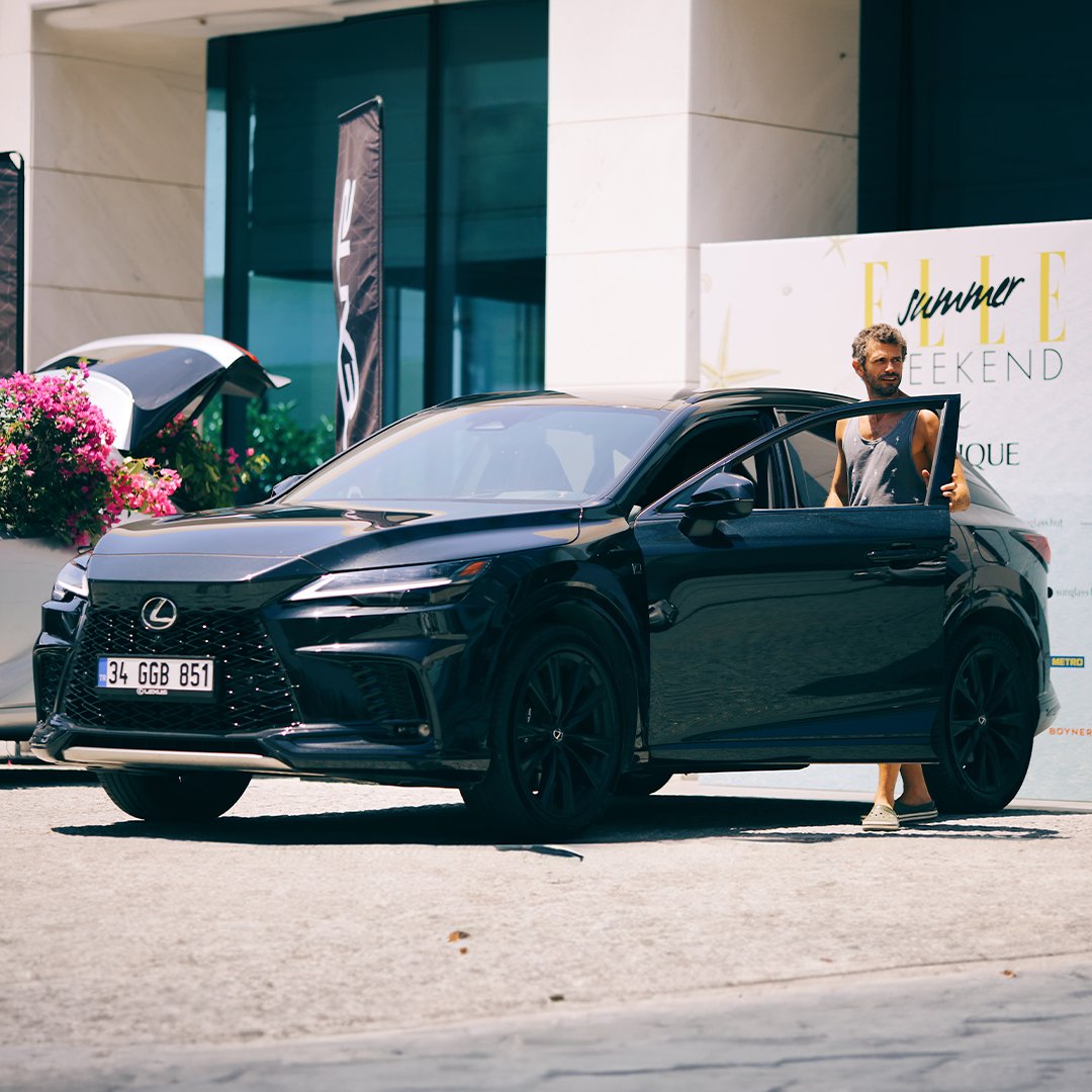 LexusTurkiye's tweet photo. Deniz, kum, güneş ve Lexus! #ElleSummerWeekend ile Bodrum’da birbirinden değerli misafirlerimizi ağırladık ve unutulmaz anlara imza attık. https://t.co/VuiuCjMGEX