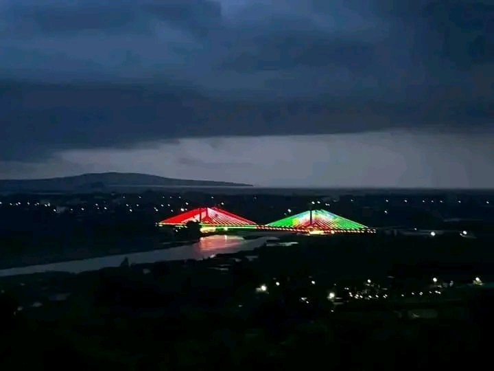 AppAmhara's tweet photo. አዲሱ የዓባይ ድልድይ-- ባሕር ዳር ከተማ
•~•~• 
#amharaprosperityparty 
"የጎሃ ቃልኪዳናችን የከፍታችን ልክ  
ቃላችንን ፈፅመን ከፍታው ላይ እንገናኝ" https://t.co/ihzRSAttXG
