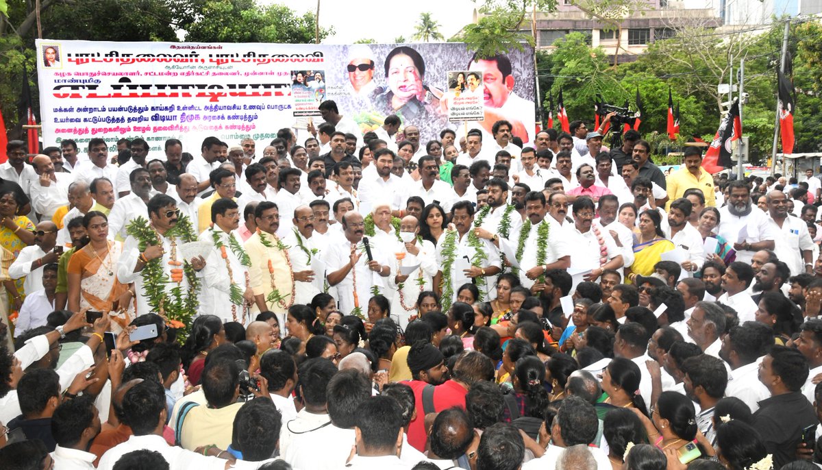 KPYesupatham's tweet photo. மக்கள் அன்றாடம் பயன்படுத்தும் அத்தியாவசிய உணவுப் பொருட்களின் #விலைவாசி_உயர்வை கட்டுப்படுத்த தவறிய விடியா #திமுக  அரசை  கண்டித்து சென்னையில் நடைபெற்ற மாபெரும் கண்டன ஆர்ப்பாட்டத்தில்  இன்று கலந்து கொண்டேன்.

@EPSTamilNadu
@AIADMKOfficial
@SPVelumanicbe https://t.co/veUeN0EShB