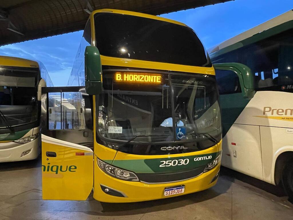onibustransport's tweet photo. Parada no ponto de apoio em Luz, MG. #gontijo #empresagontijo #empresagontijodetransportes #comil #invictusdd #scania #euro6 #doubledecker #goiania #goias #belohorizonte #minasgerais https://t.co/1pSpIeRgEE