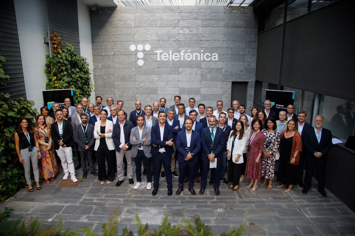 FutureFF's tweet photo. Ayer nos reunimos para celebrar la 2ªAsamblea General de 2023 de #FutureFastForward 🙌Los 52 socios de la Agrupación profundizamos en los retos de la transformación en toda la cadena de valor.
¡Gracias a todos por venir y, en especial, a @Telefonica por acogernos en #Madrid! https://t.co/qBiA21g0qS
