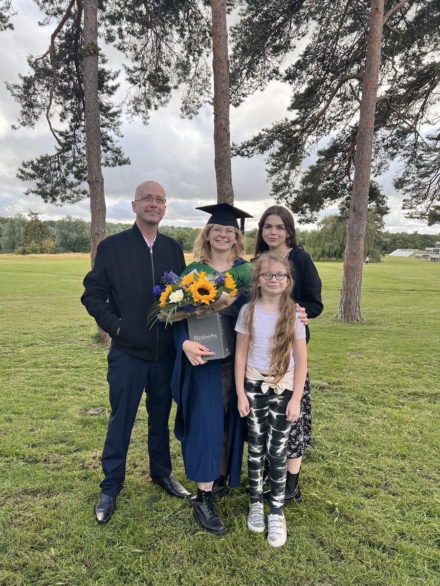 RosinaPoller's tweet photo. Officially a first class Physics graduate 👩🏼‍🎓🤯 https://t.co/z9zgWotlXF