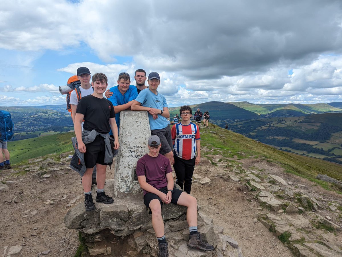 3 Awsome days in the hills around Abergavenny with our 107 #silverdofe groups from our 4 schools in #monmouthshire @LearnWithMCS @CaldicotSchool @KingHenrySchool @chepstowschool thanks also to the #volunteers and @Mon_Adventure @PaulMatthews67 @SaundersIJ1 @willmc21 @RevdLane