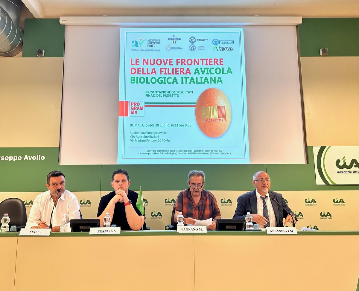 Cia_Agricoltura's tweet photo. In #Cia la presentazione dei risultati del #progetto Pro.Fil.A. sulle "nuove frontiere della #filiera #avicola #biologica italiana" 🐔🥚
#Innovazione, #sostenibilità e #ricerca sono le chiavi per il futuro, fondamentali per affrontare #cambiamenticlimatici e transizione #green 🍃 https://t.co/PkzkWB8Cng