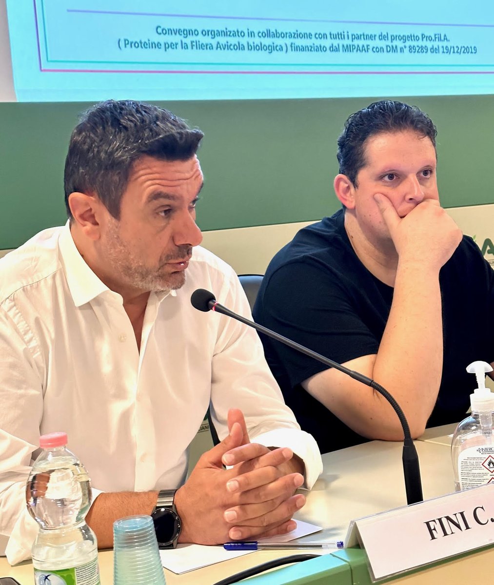 Cia_Agricoltura's tweet photo. In #Cia la presentazione dei risultati del #progetto Pro.Fil.A. sulle "nuove frontiere della #filiera #avicola #biologica italiana" 🐔🥚
#Innovazione, #sostenibilità e #ricerca sono le chiavi per il futuro, fondamentali per affrontare #cambiamenticlimatici e transizione #green 🍃 https://t.co/PkzkWB8Cng