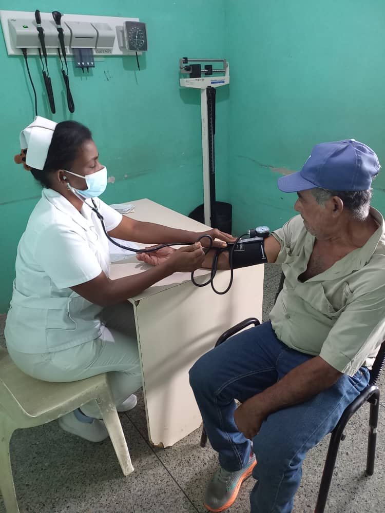 Altruismo, solidaridad y humanismo son valores de los profesionales de salud cubana que florecen con el internacionalismo.

#ConTodosLaVictoria 🤎
#70Moncada 🤎
#CubaPorLaVida🤎