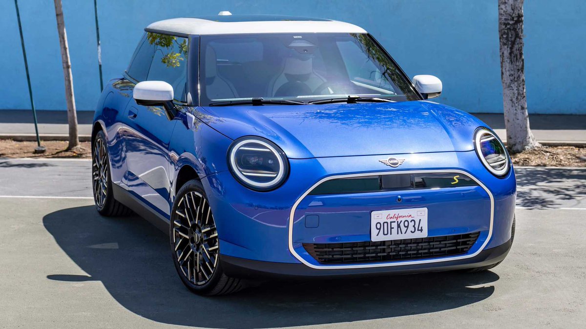 newotomobil's tweet photo. Yeni Mini Cooper'ın iç makanı da paylaşıldı...
#minicooper #mini
#newminicooper
#mini2024 #newmini
#minicooper2024
#minicooper2023
#mini2023 #cooper https://t.co/JUtd1e2mvQ