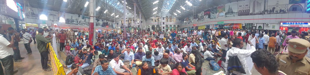 kunalkishorech2's tweet photo. रेल अपरेंटिस के साथ शोषण करना बंद करें मौजूदा सरकार मोदी इस्तीफा दो।
#सीधीभर्ती
#DirectRecuitment
#RailApprentice
@AIRF_COMMS
@annamalai_k
@AshwiniVaishnaw @ShivaGopalMish1 @NATIONAL_RAAA @NarendraModi104 https://t.co/r0MqXTFf0P