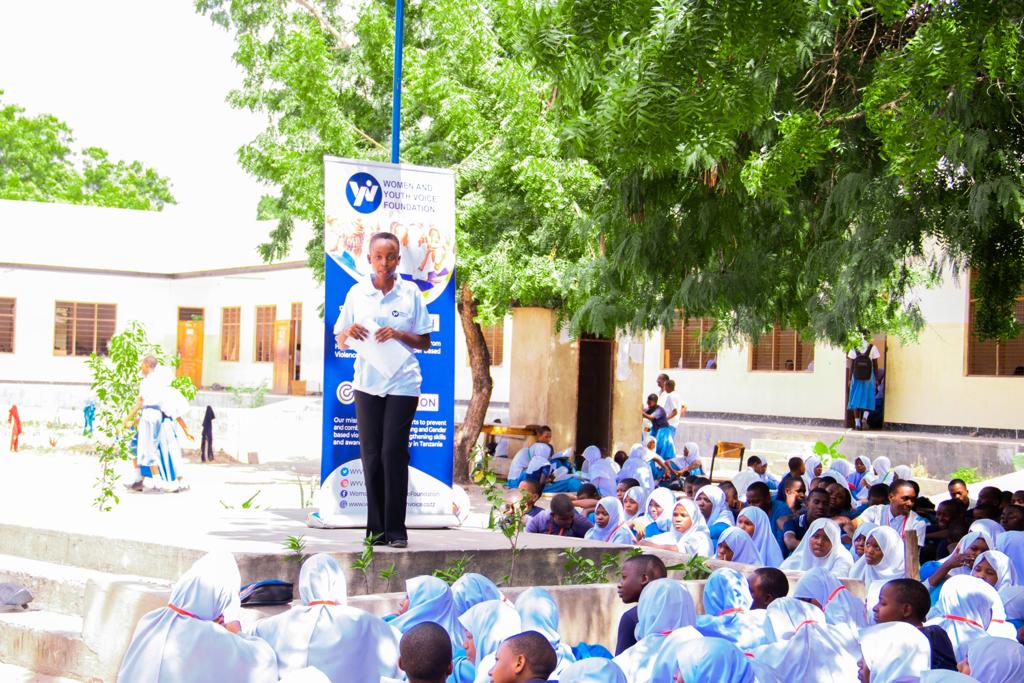 Tanahut1's tweet photo. Kuelekea maadhimisho ya siku ya kupambana na usafirishaji haramu wa binadamu, Taasisi ya Women and Youth Voice Foundation @WYVFoundation imetoa elimu juu ya usafirishaji haramu wa binadamu na ukatili wa kijinsia kwa wanafunzi wa kidato cha tatu wa Shule ya Sekondari ya Uhamiaji, https://t.co/P2xCwSOddV