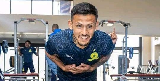 Sibiya_Official's tweet photo. All Mamelodi Sundowns fans retweet and let's follow each other  💛 @Masandawana https://t.co/XTeWgXXYyu