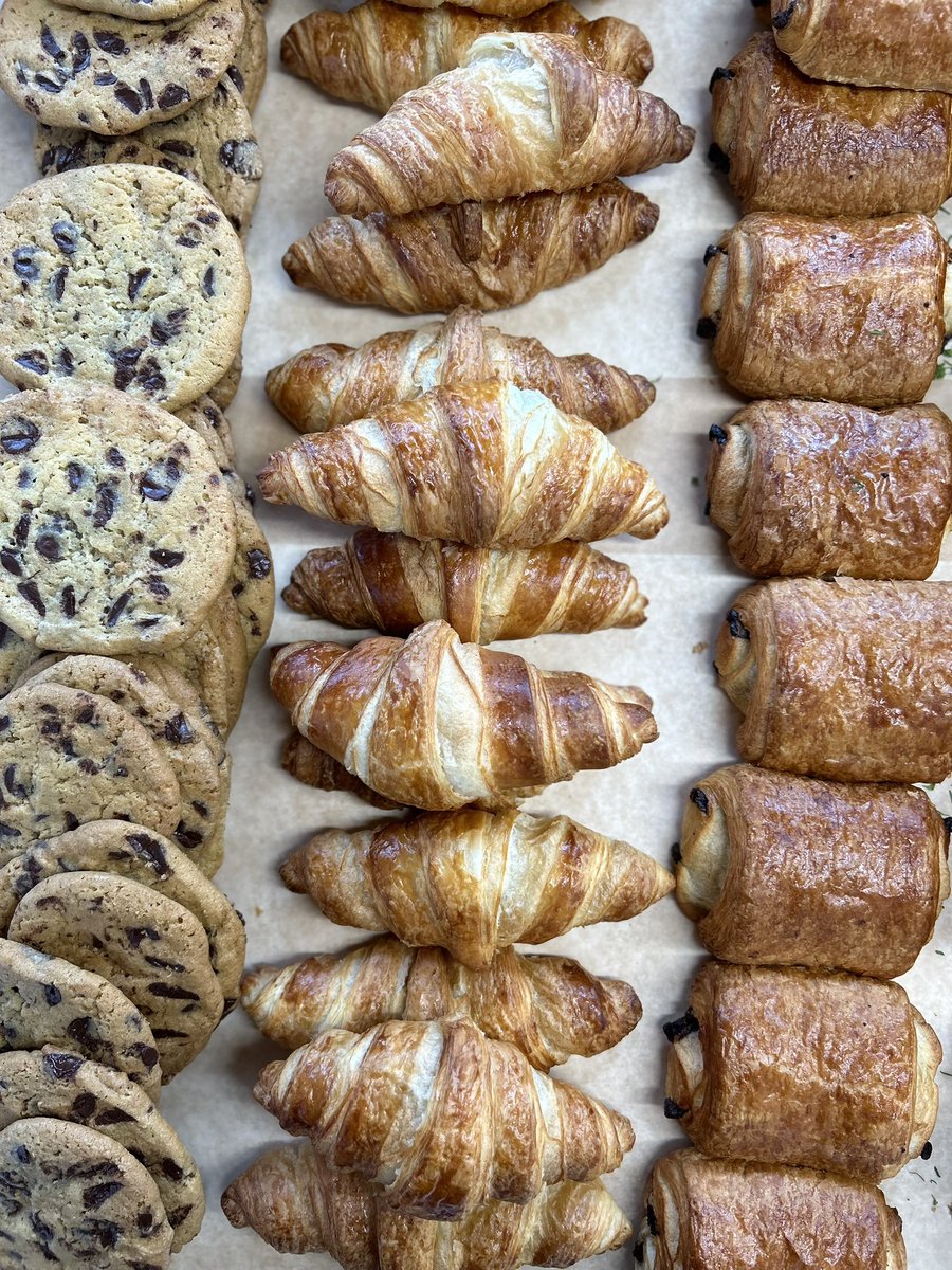 A beautiful line up for today's treat 🩷🍓🥐🍪

We look forward to having you. Open until 5pm 

#OverendsKitchen #Airfield #Dublinfoodies #dundrum #dublinfoods #irishfoodblog #irishfoodguide #irishfoodtrail #irishfoodscene #brunchdublin