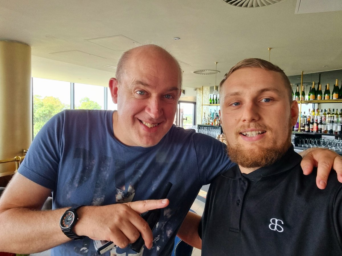 It was a pleasure to have comedian & 'Not going out' star @RealTimVine stay with us this week whilst in Chester for his comedy tour - here he is snapping a selfie with our maintenance manager Luis! 📸🤳 Good luck with the rest of the tour Tim! 🙌
