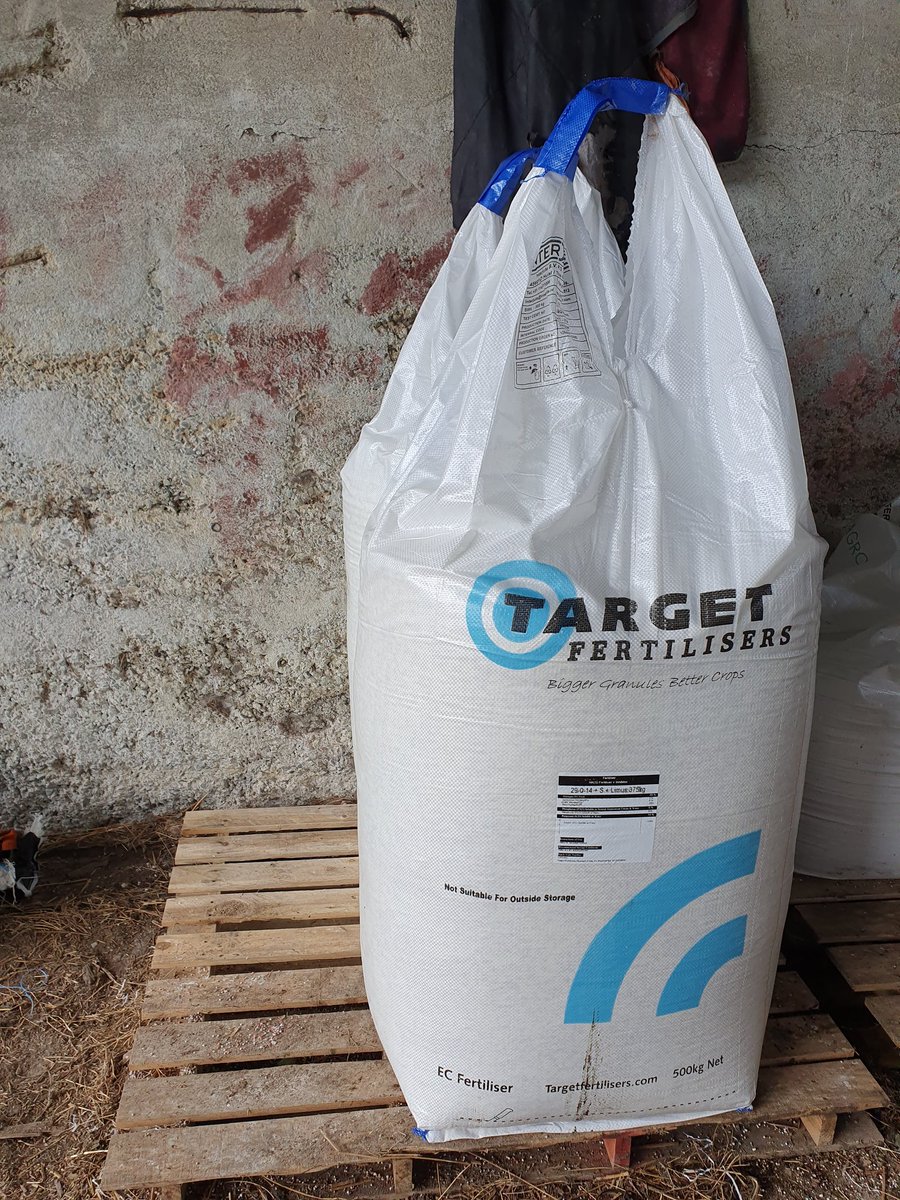 2pintpaddy's tweet photo. Like most farmers, started using alot more protected urea in the last 2 years. Replaced the usual CAN fertiliser with 29-0-14% S this year.
@Drinaghagri #ProtectedUrea #ReducingCarbonEmissions https://t.co/sTcQEaRxr9