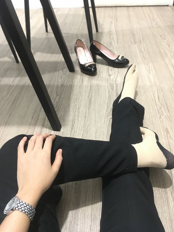 ️
️
️
️
️
Episode kaki capek lalu ndlosor di kantor.
️
️
️
️
️