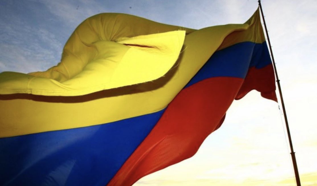 eduardocampoc's tweet photo. Eterno agradecimiento a los héroes de la patria que lucharon con fuerza y honor para lograr la libertad que vivimos. 

Que este 20 de julio #DiaDeLaIndependencia sea la luz que nos lleve siempre a los senderos de la paz. https://t.co/egRmIHRD9h