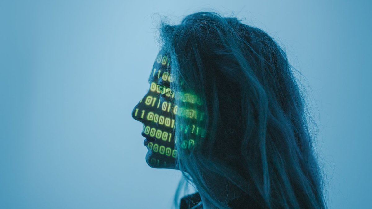 ComputerworldES's tweet photo. @idoiasalazar, cofundadora y presidenta de @odise_ia nos invita a reflexionar sobre las implicaciones éticas y prácticas de la #IA, y analiza cómo podemos guiar su desarrollo responsable, evitando los riesgos asociados a su mal uso. #ECIA https://t.co/tfFAcZ6b5v https://t.co/6r3CnQqzDd