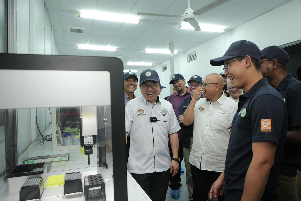 Demonstrating automation <a href="/opentrons/">Opentrons</a> in biology to the giants from the Ministry of Science and Technology Malaysia.  Unboxed and installed by ourselves.