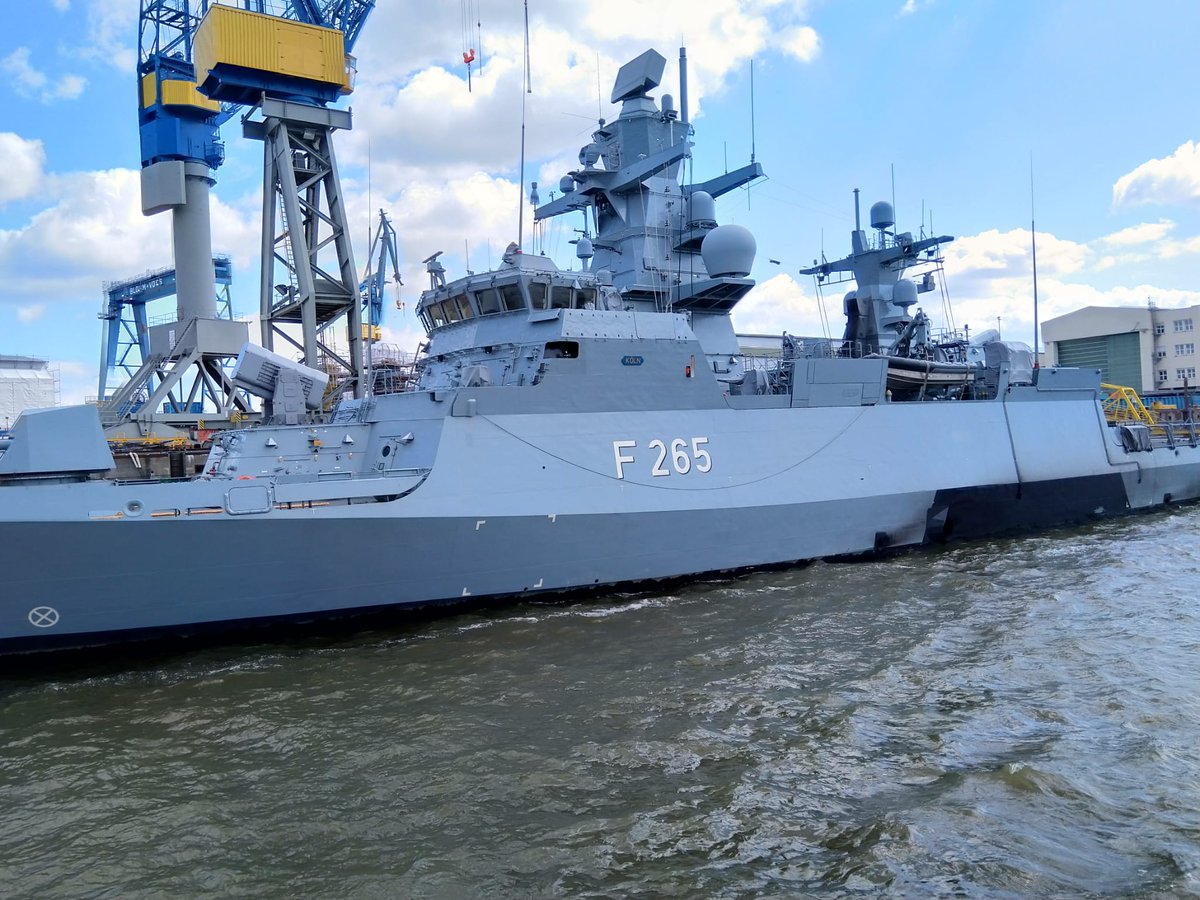 Rebel731's tweet photo. Korvette #Köln in #Hamburg ! #F265 #Marine #WirSindMarine @deutschemarine @chiefdeunavy @CdrDeuNavalAir @Flot1DeuNavy @deu_flotilla2 @Com1DEUCorvSqn @ComDeuSubSqn @MerklTanja @BibiSeifert @BobzinThorsten @LGoessing @WarshipCam https://t.co/9kPFQ7ikx1