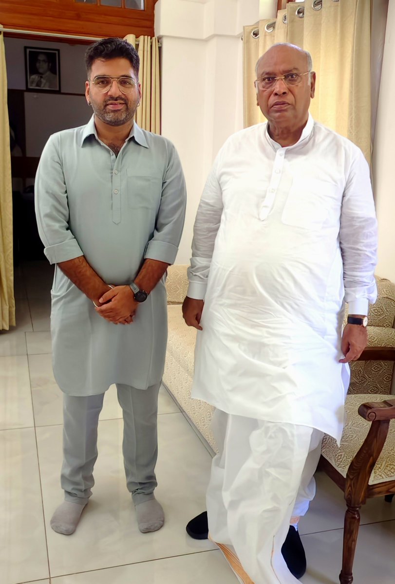 A decade ago, I made a life-altering choice to depart from the corporate world and dedicate myself to serving the Congress. Little did I envision that this path would lead me to stand shoulder-to-shoulder with none other than the Congress President. It wasn't merely a distant