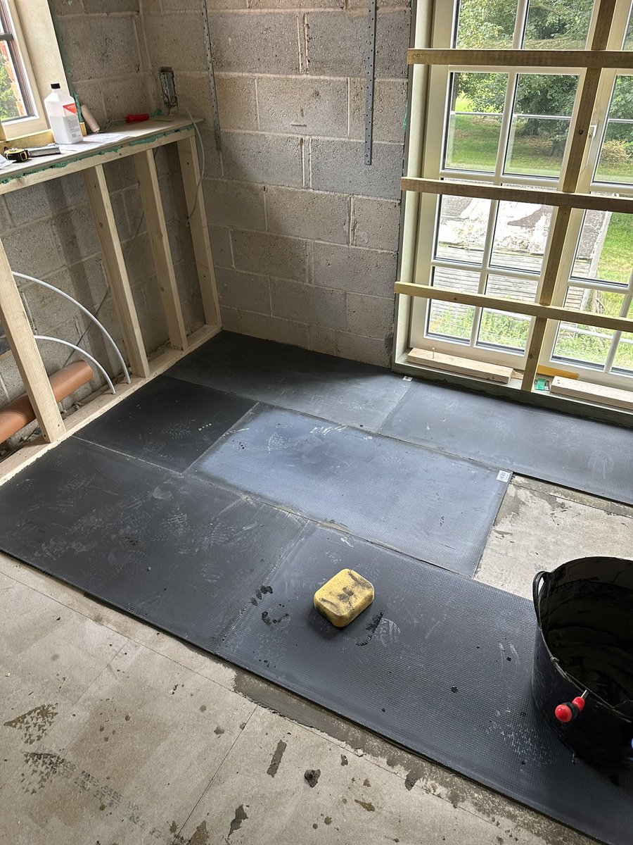 AllenHart999's tweet photo. Bit of underfloor heating today with #ProWarm @CityPlumbingUK https://t.co/Zi1fXJrWSE