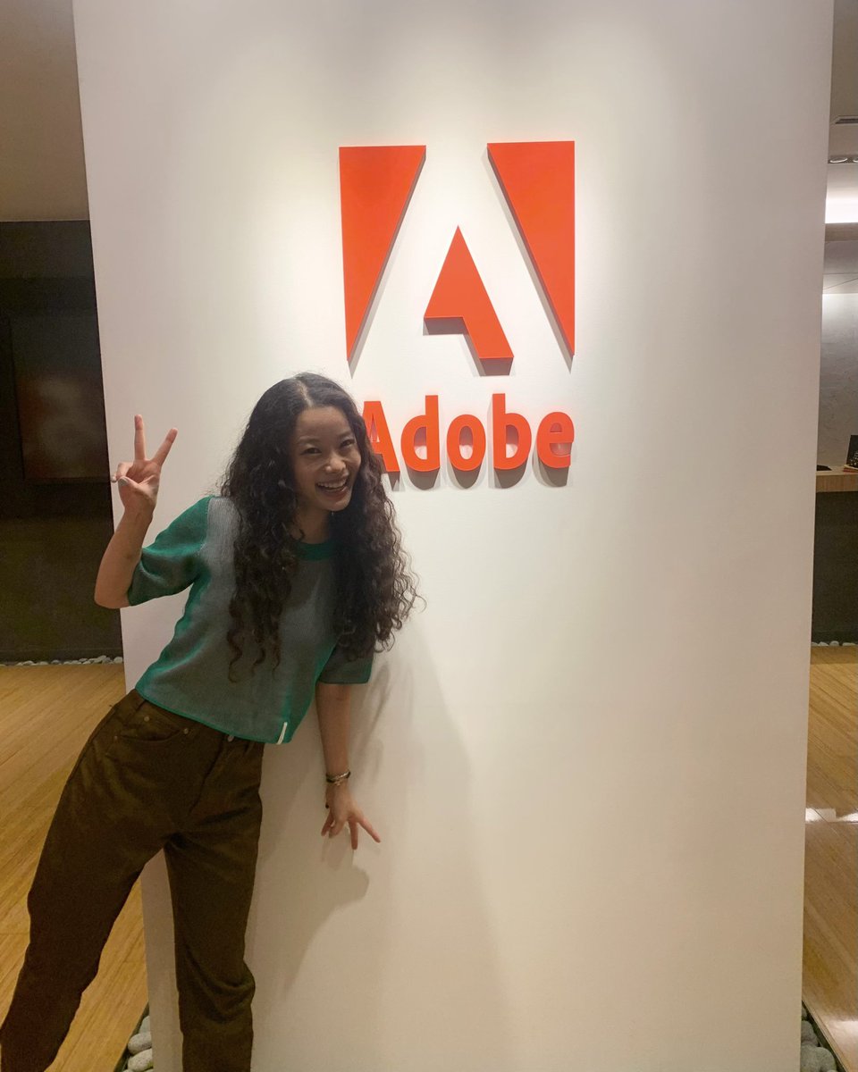 xiangyu_dayo's tweet photo. Adobe本社🏃‍♀️🍃🤝
PDF30周年で制作させてもらったコラボMVが25万回再生いったみたい🧚‍♀️
うれしい〜〜〜　@AdobeJapan 
https://t.co/FWqpYn8VW8 https://t.co/yvBHyWuLqx