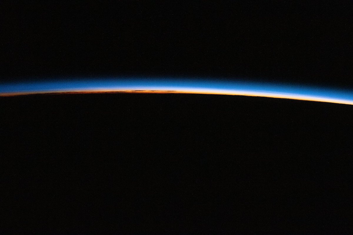 AstroDrewMorgan's tweet image. OTD in 2019, on the 50th anniversary of the Apollo 11 Moon landing, I launched to the @iss.  Now 4 years later, I’m leading a mission and a community in the middle of the Pacific.  Something both have in common: indescribably beautiful sunrises and sunsets!! 🇲🇭