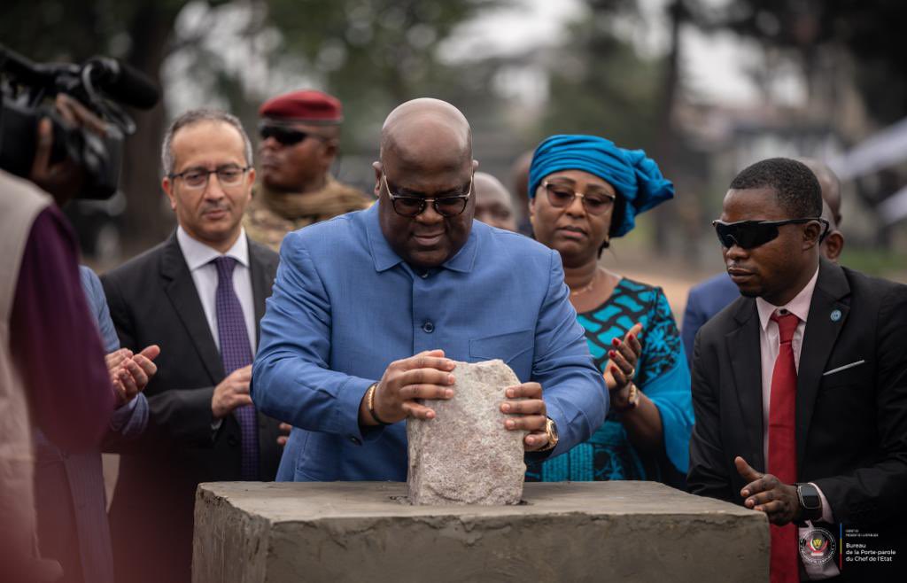 La formation professionnelle est l'un des piliers du développement d'un pays. Et pour lier la parole à l'acte, le Président de la République, procède à la pose de la 1ère pierre pour la construction du Centre de Formation Professionnelle, une Cité des métiers pilote de Kinshasa.