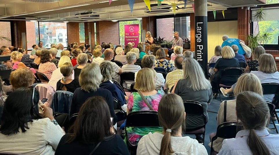 RBWM_Libraries's tweet photo. Our 50th Birthday celebrations are in full swing. Thank you @robthor for a fantastic discussion last night. Thank you also to @alittlebookshop for providing copies of Robert's books which he kindly signed. More events coming up: https://t.co/RznBvCJrIV #MaidenheadLibrary https://t.co/lxCpoI0c40