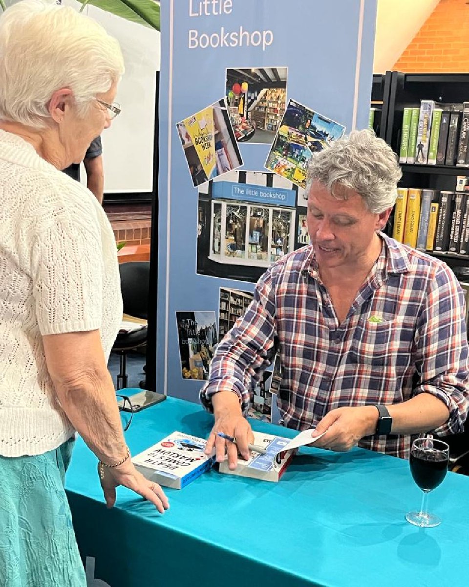 RBWM_Libraries's tweet photo. Our 50th Birthday celebrations are in full swing. Thank you @robthor for a fantastic discussion last night. Thank you also to @alittlebookshop for providing copies of Robert's books which he kindly signed. More events coming up: https://t.co/RznBvCJrIV #MaidenheadLibrary https://t.co/lxCpoI0c40