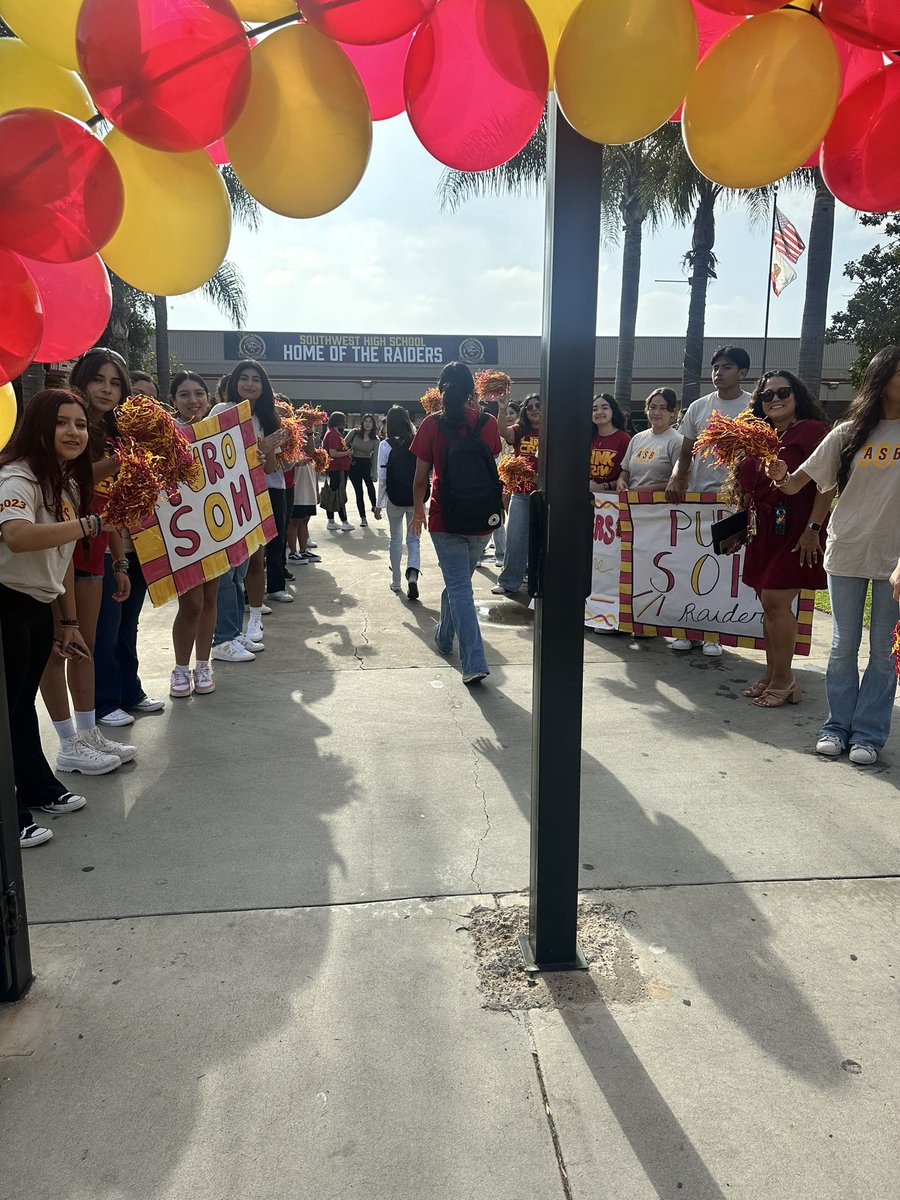 This is how we started our first day back at SOH.  Kudos to our ASB, Link Crew and  Cheerleaders for giving students such a cool welcome back greeting! #suhsd