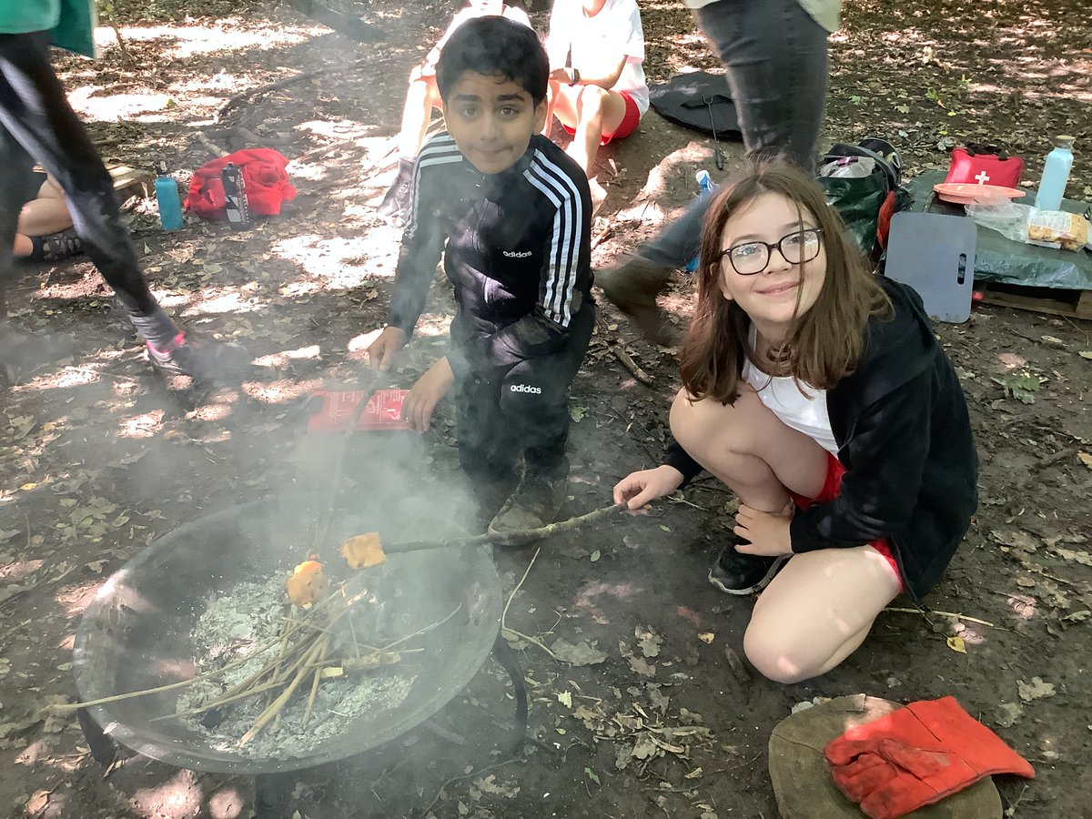 stphilips6yc23's tweet photo. Fire week = roasting pineapple and making popcorn! #forestschool #teamStPhilips @StPhilipCEAP https://t.co/Zj5z2Fvgq1