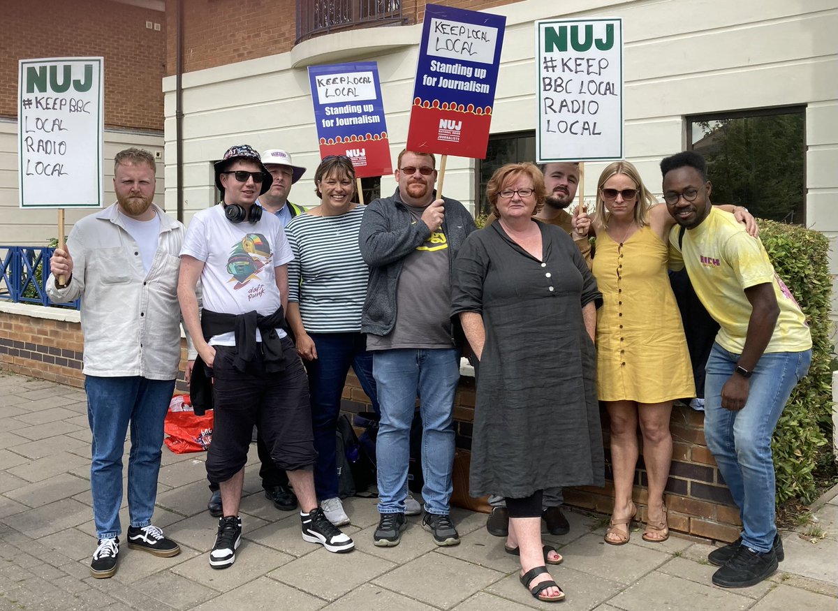 Proud to stand along my @NUJofficial friends and colleagues outside @BBCGlos today, for the #BBCLocalRadio 24hr strike. In solidarity 🤛