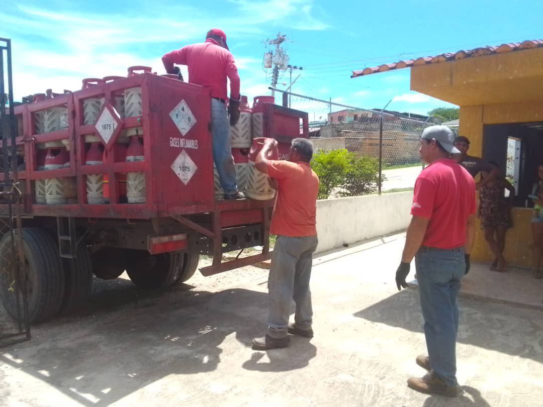7.717 familias del estado Nueva Esparta fueron beneficiadas con jornadas de distribución de GLP en los municipios:  
#Díaz 
#Marcano 
#Mariño 
#Tubores
A través del #1x10DelBuenGobierno del Presidente <a href="/NicolasMaduro/">Nicolás Maduro</a>