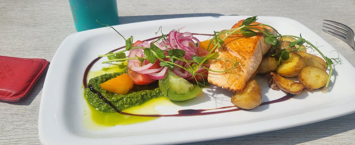 Mimi_Jeffcott's tweet photo. Lunch in the sun 🌞 we are spoiled here with our fabulous #Bargacree cafe! The Prince &amp; Princess of Wales Hospice @PPWHospice https://t.co/glGzsZcfCu