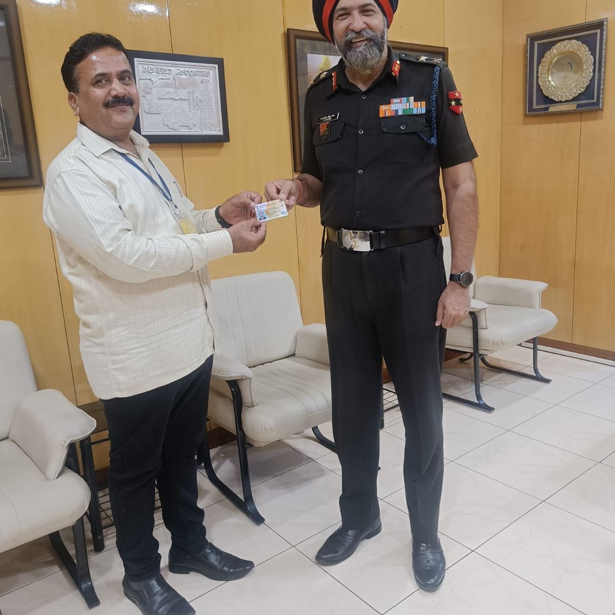 Good evening, the New voter card of Army officers have been handed over to Hon'ble Major General Bains,  Brigadier Kutti , Brigadier Phadtare, Brigadier Salil Seth, Lt Colonel Pattar. 
#deopune#ceomaharashtra
