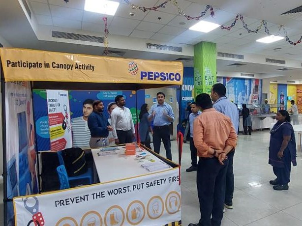 safetycirclechd's tweet photo. Adventuring to New Heights at PepsiCo! Safety Circle India organized an exhilarating LOTO Canopy activity, where employees embraced the thrill while putting safety first.  #PepsiCo #SafetyCircle #TeamBuildingFun #safety #ppe #hse #surveillance #firesafety #securitysystem https://t.co/dJIksbnEAm