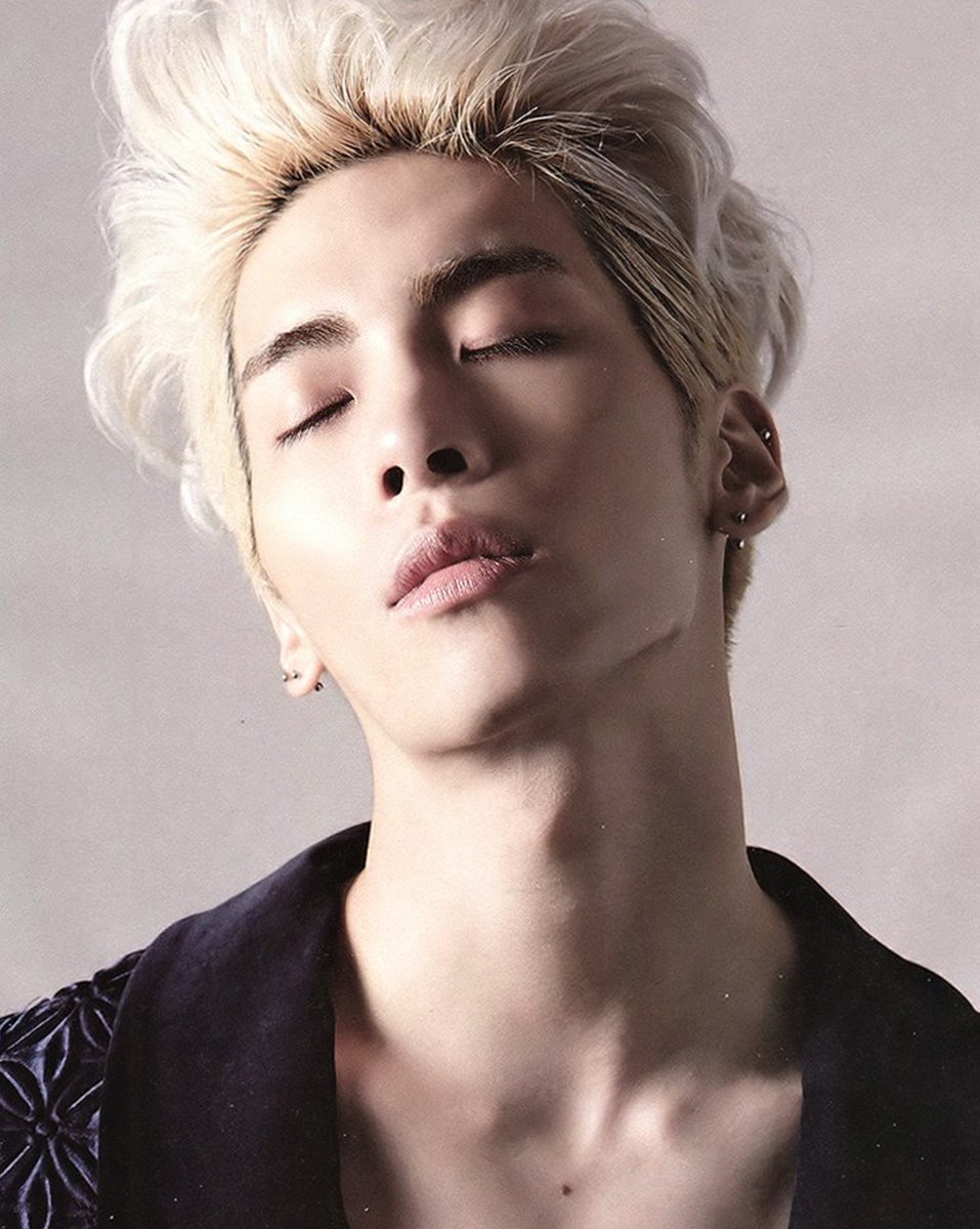 temps_de_rever's tweet photo. Jonghyun:”Sometimes it’s good to experience loneliness and emptiness. It’s important to know how to get over and control these emotions too." https://t.co/0sYZiumV0e