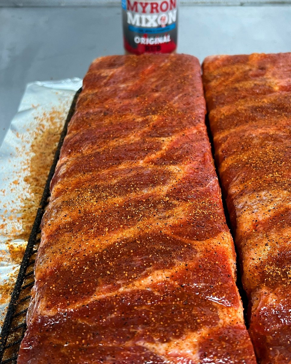 Good Morning BBQ Warriors! Managed to get a practice competition rib cook in late yesterday as well. Can’t wait for y’all to try this new sauce and rub!! 🔥
.
.
myronmixon.com
.
#myronmixonsmokers #jacksoldsouth #bbq