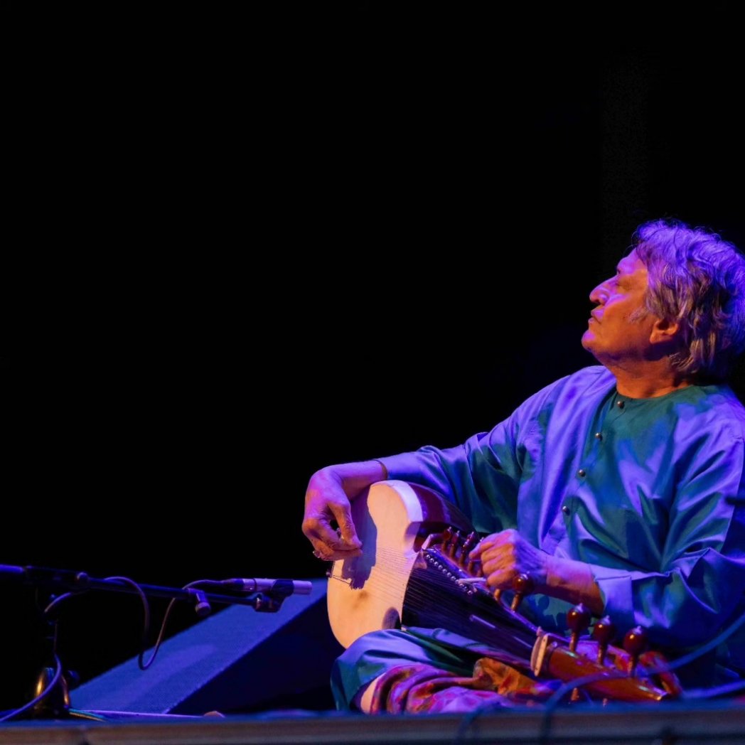 AAKSarod's tweet photo. Sharing the unique treasures of our artistic traditions while finding a common musical expression that unites cultures.
@theschaefercenter @appsummerfestival @SharonIsbin
#stringsforpeace #sarod #guitar #amjadalikhan #sharonisbin #amaanalibangash #ayaanalibangash https://t.co/tuAWFQg22R