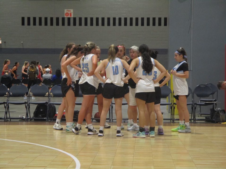 thephillyroots's tweet photo. Congratulations to the @phillyrootsbasketball 24 team on their second place finish in Chicago’s Tournament of Champions! 🏀🥈Great to see so many college coaches - thanks for following our team. 💙🖤 #putdownroots https://t.co/z7TL7Fj6kN