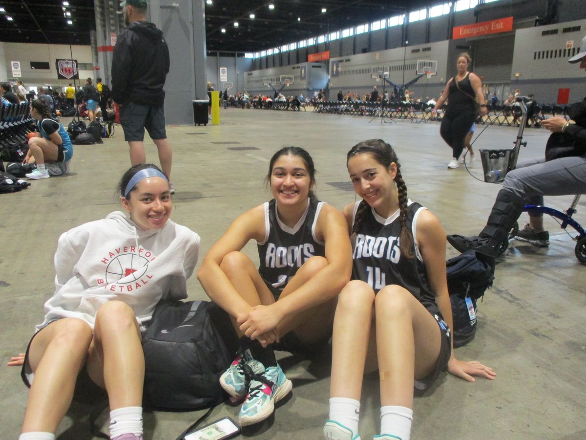 thephillyroots's tweet photo. Congratulations to the @phillyrootsbasketball 24 team on their second place finish in Chicago’s Tournament of Champions! 🏀🥈Great to see so many college coaches - thanks for following our team. 💙🖤 #putdownroots https://t.co/z7TL7Fj6kN