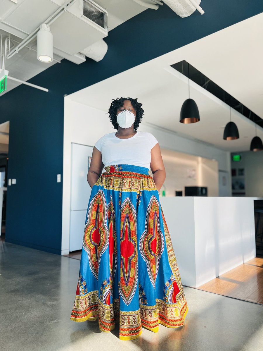 NellyHasPockets's tweet photo. Haven’t worn this in forever. But here we go. In all our POCKETS glory. #skirtswithpockets #nellyhaspockets #skirtsneedpocketstoo https://t.co/gf6aPUxyWL