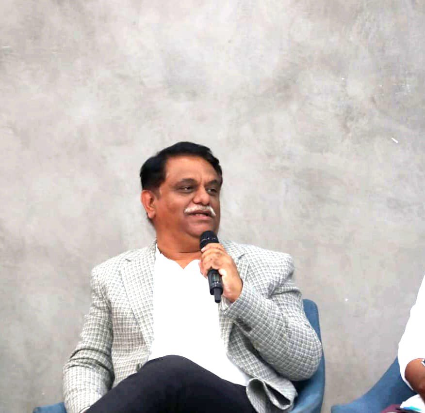arvindkumar_ias's tweet photo. #NeoPolis Ph II (Kokapet) Land auctions 

Received an overwhelming response in the pre-bid meeting held today, participated by >100 potential bidder cos/institutions/ developers/ builders for Neo-Polis ph2 Kokapet land e-auctions ( by @mstcindia) scheduled on Aug 3 

@KTRBRS https://t.co/FdFFWmLD2P