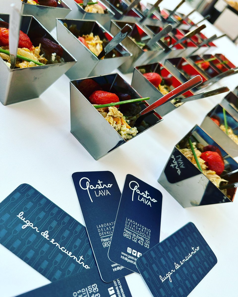 A punto de degustar, el tabulé de perdiz roja escabechada, los asistentes al Curso de Vino de la UEMC.

<a href="/UEMC/">UEMC</a> 
#GastroLAVA #valladolid