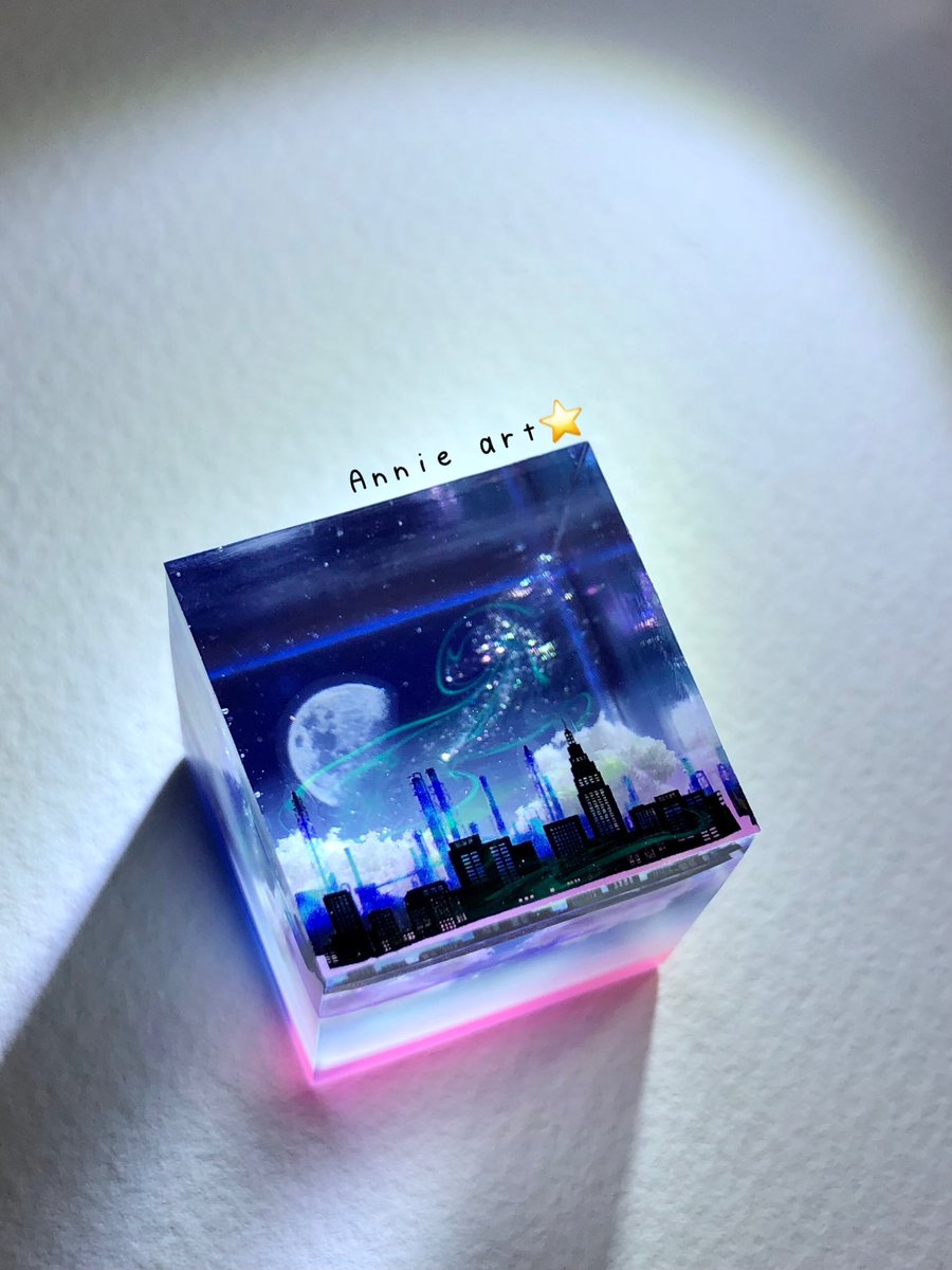 anniemobile43's tweet photo. 真夜中の街
#handmade #手作り #resin #resinjewelry #resinart #resinartwork #art #artwork #レジン #空レジン #空 #sky #clouds
#moon #月 #夕暮 #sunset #ribow
#雲 #星 #stars #night #クリーマ https://t.co/TgJE7gI1rO