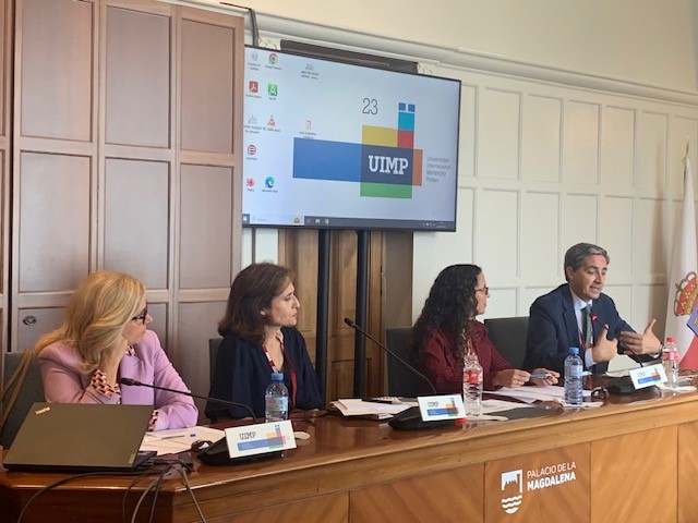 OEPM_es's tweet photo. Mesa redonda: Indicaciones geográficas y denominación de origen, con Belén Luengo (#OEPM) y Pilar Montero, Directora del @MLvcentinvs de la @UA_Universidad, e Inmaculada Redondo, Directora del Dpto. Signos Distintivos, #OEPM, como moderadora.
#cursoUIMP https://t.co/x6p02K9kOy